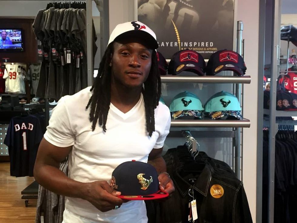 What Pros Wear: DeAndre Hopkins' New Era Sideline Road 39THIRTY