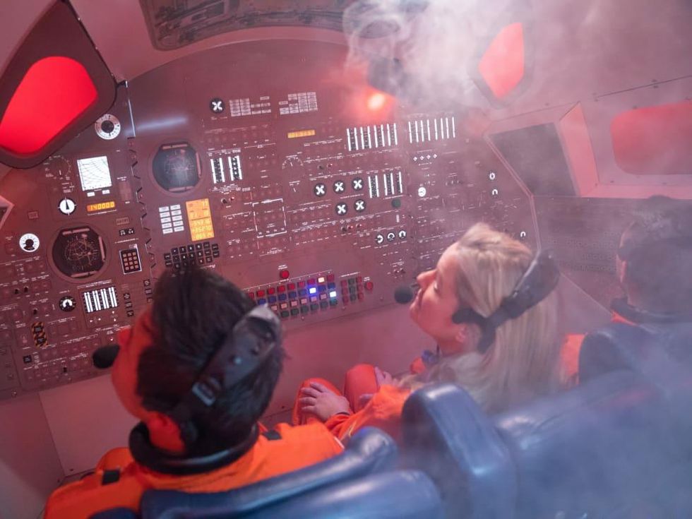 Houston, Escape Hunt Apollo 13 astronauts smoke, July 2017