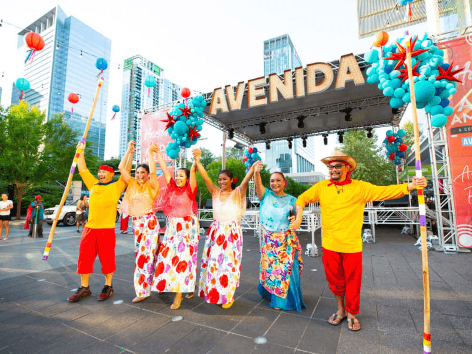 Dari tur makanan hingga festival keluarga, lihat bagaimana Houston merayakan Bulan Warisan AANHPI.