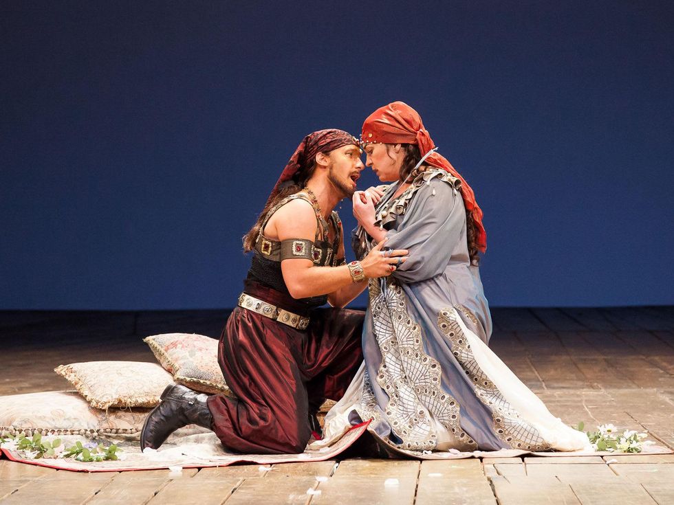 Houston Grand Opera Cosi fan tutte October 2014 Jacques Imbrailo as Guglielmo and Melody Moore as Dorabella