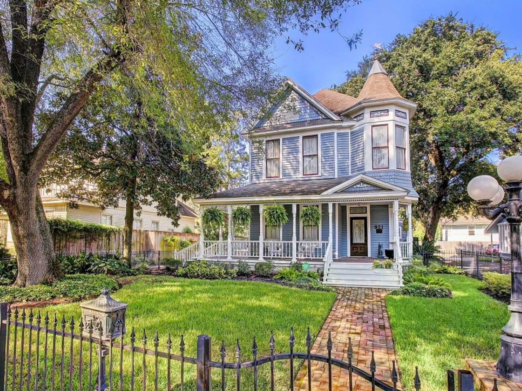 Houston Heights Association Holiday Home Tour