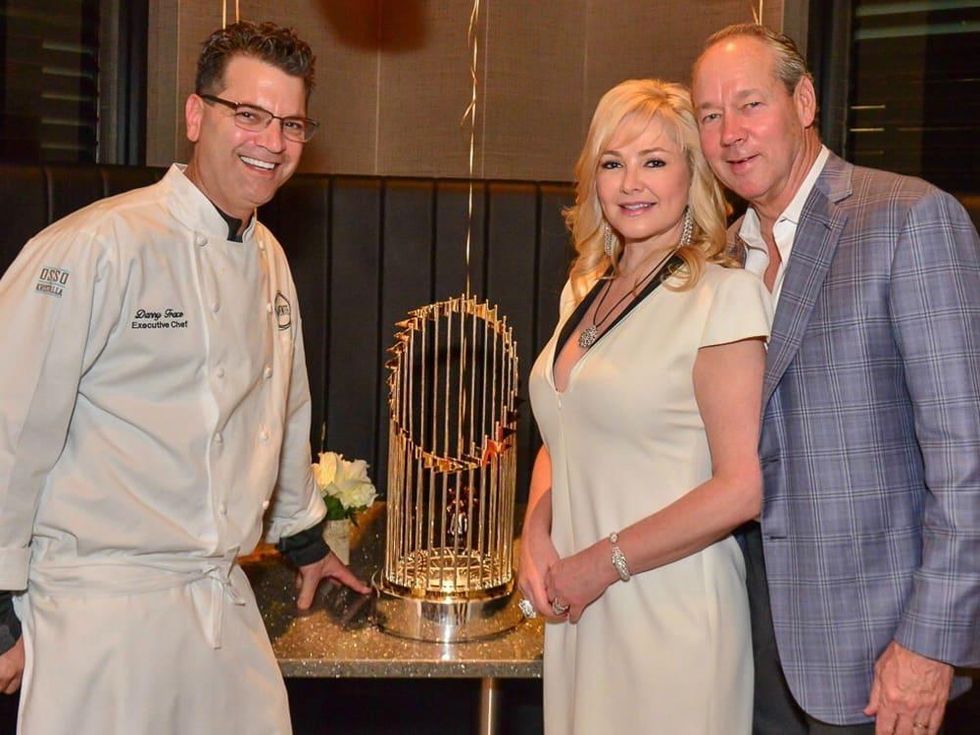 Houston - Jim Crane - Houston Astros - World Series trophy - Potente