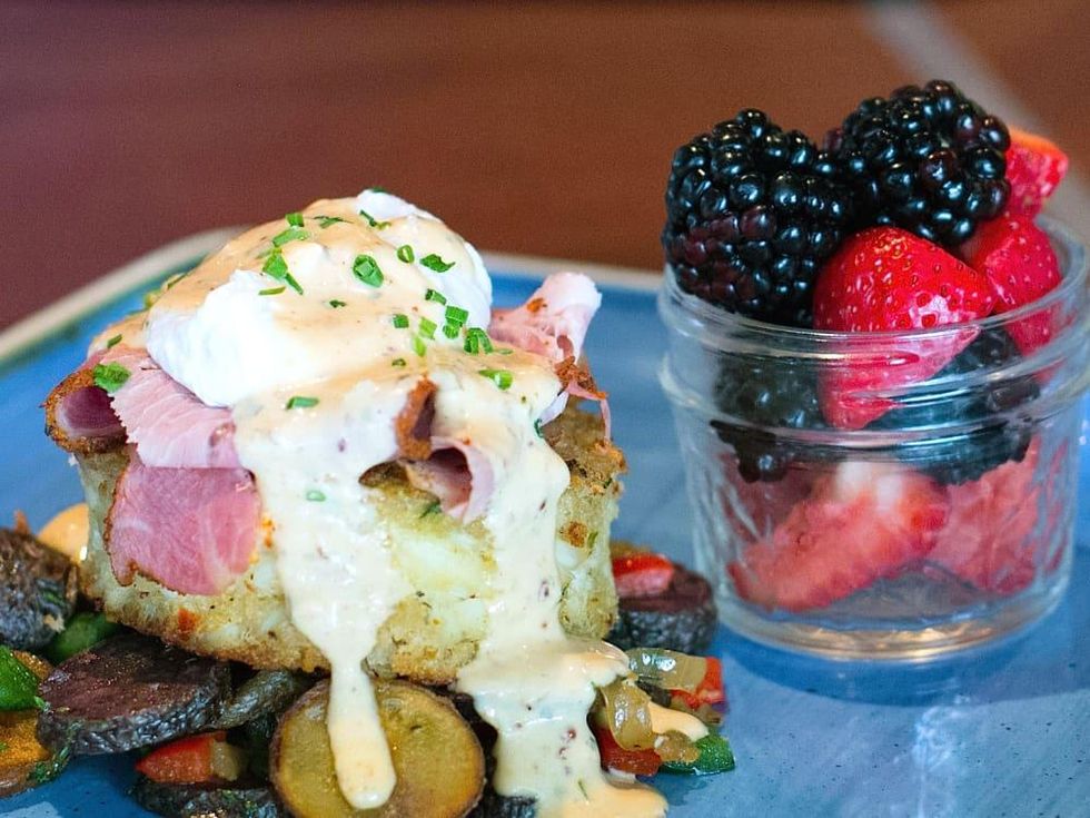Houston, new brunches, July 2017, crab cake Benedict, Franks Americana