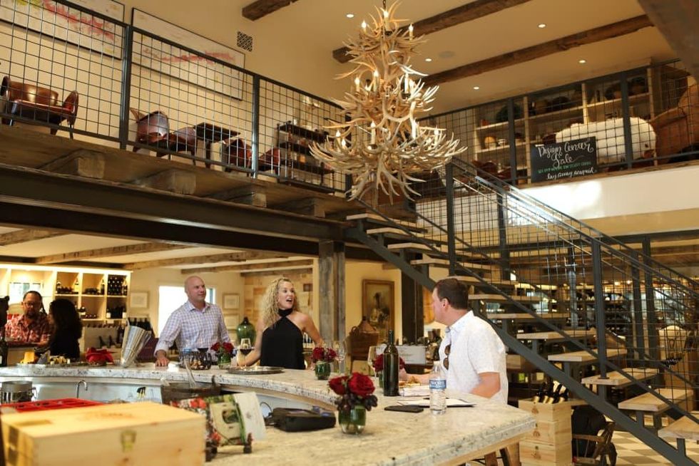 Houston Oaks Country Club interior