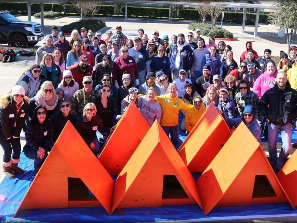 Houston Pet Set volunteers with finished dog houses
