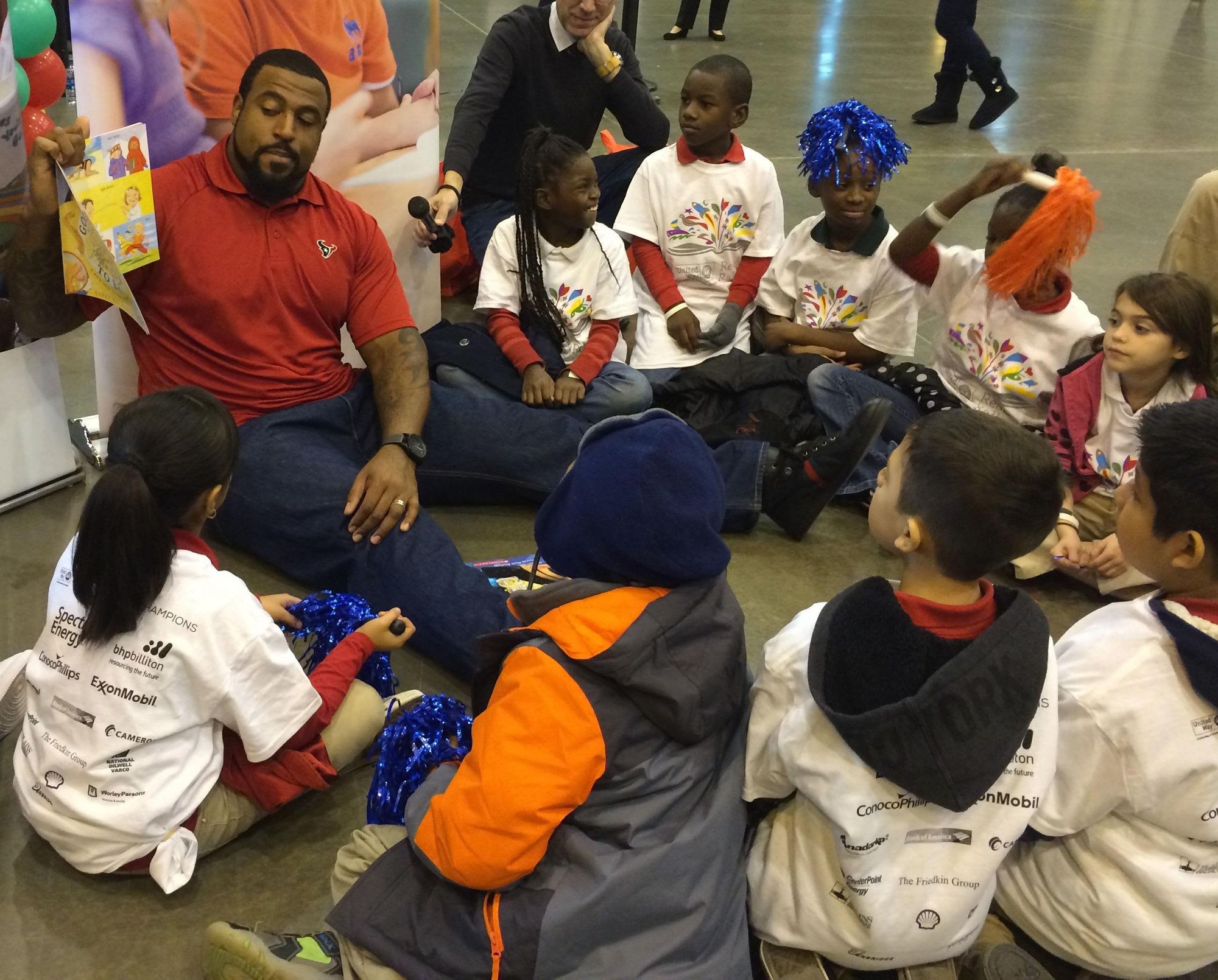 Houston Texans Duane Brown reads to kids at reading rally