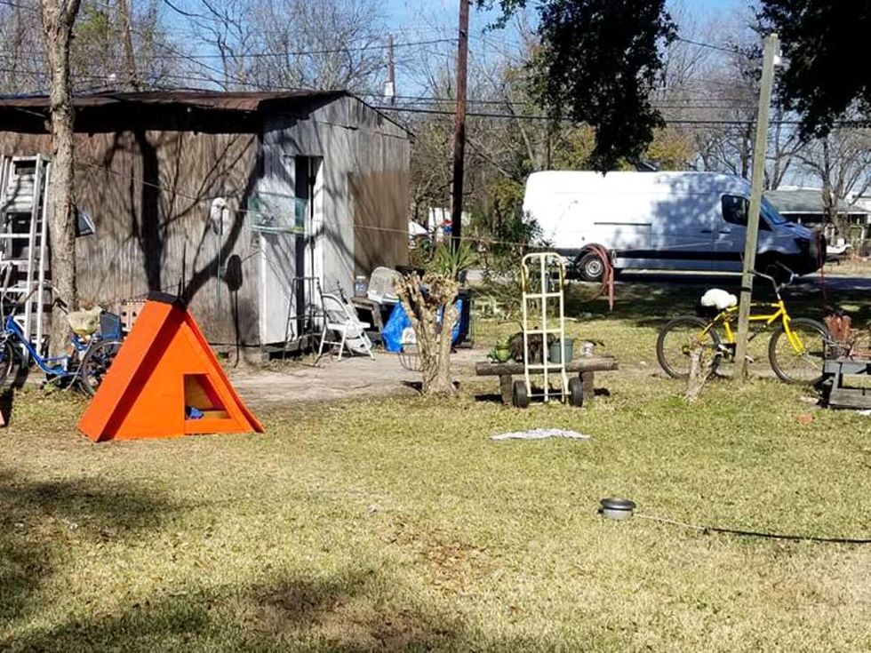 Houston yard Pet Set dog shelter