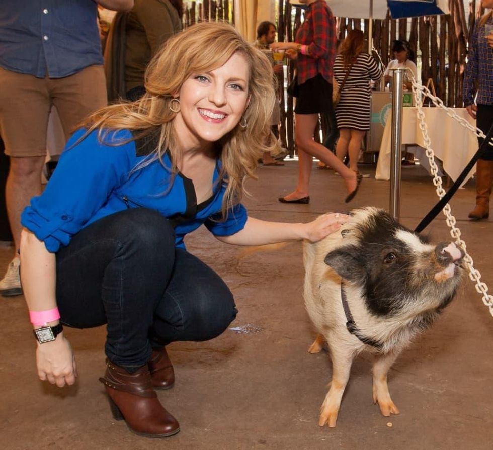 Houston Zoo Flock brunch, March 2016, Courtney Perna with Winston pig
