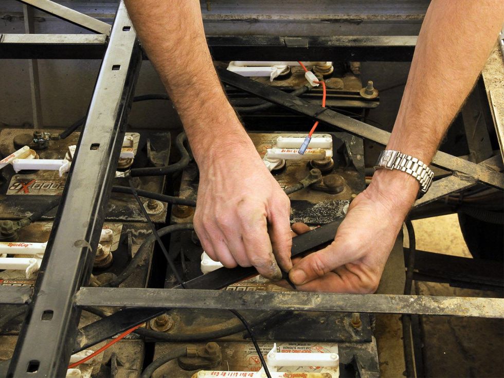 Houston Zoo, solar-powered golf carts, March 2013, Wires