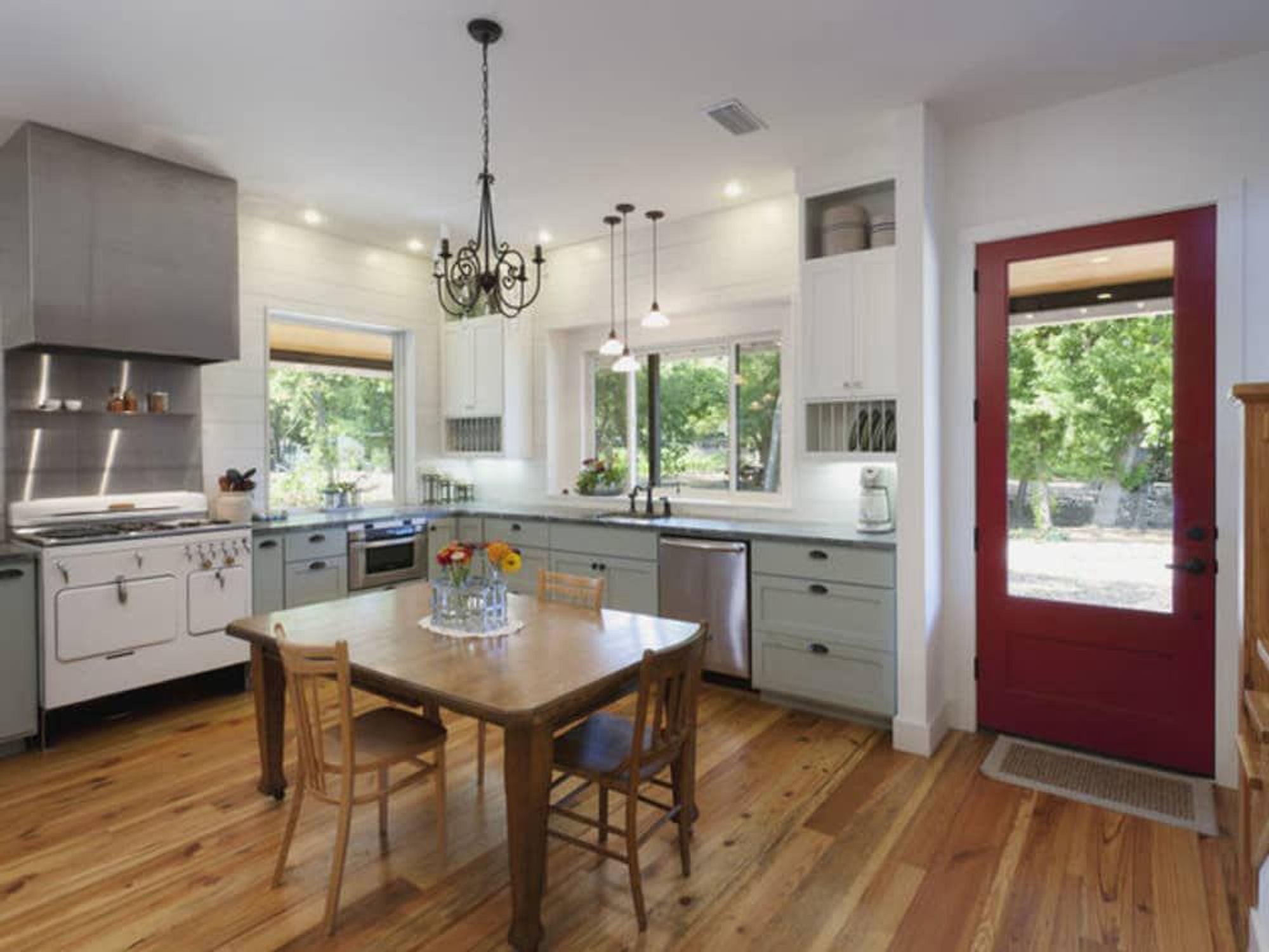 Houzz colorful farmhouse kitchen