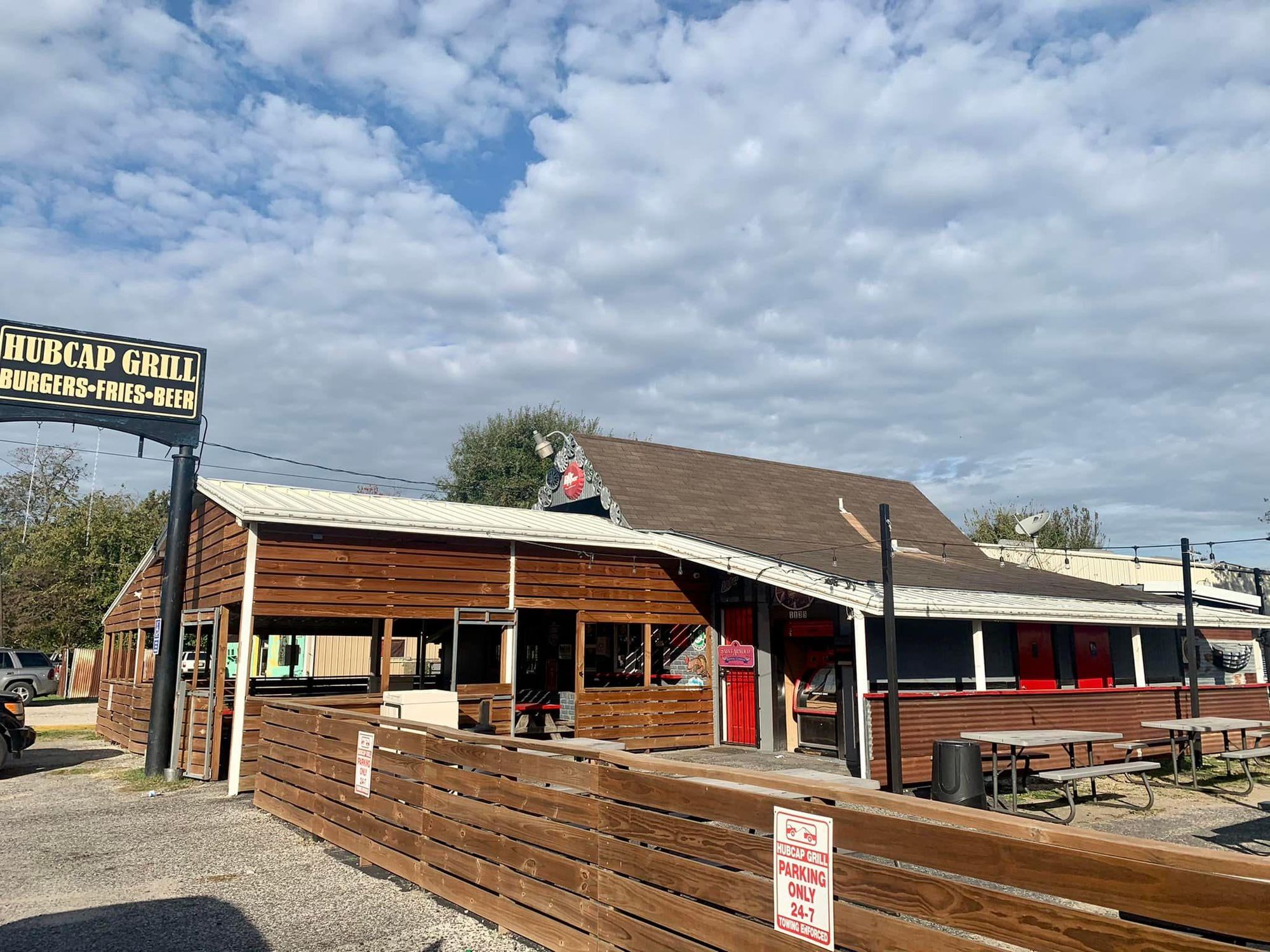 Hubcap Grill Heights exterior