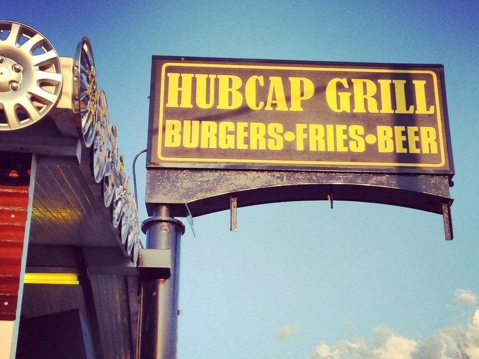 Hubcap Grill, sign