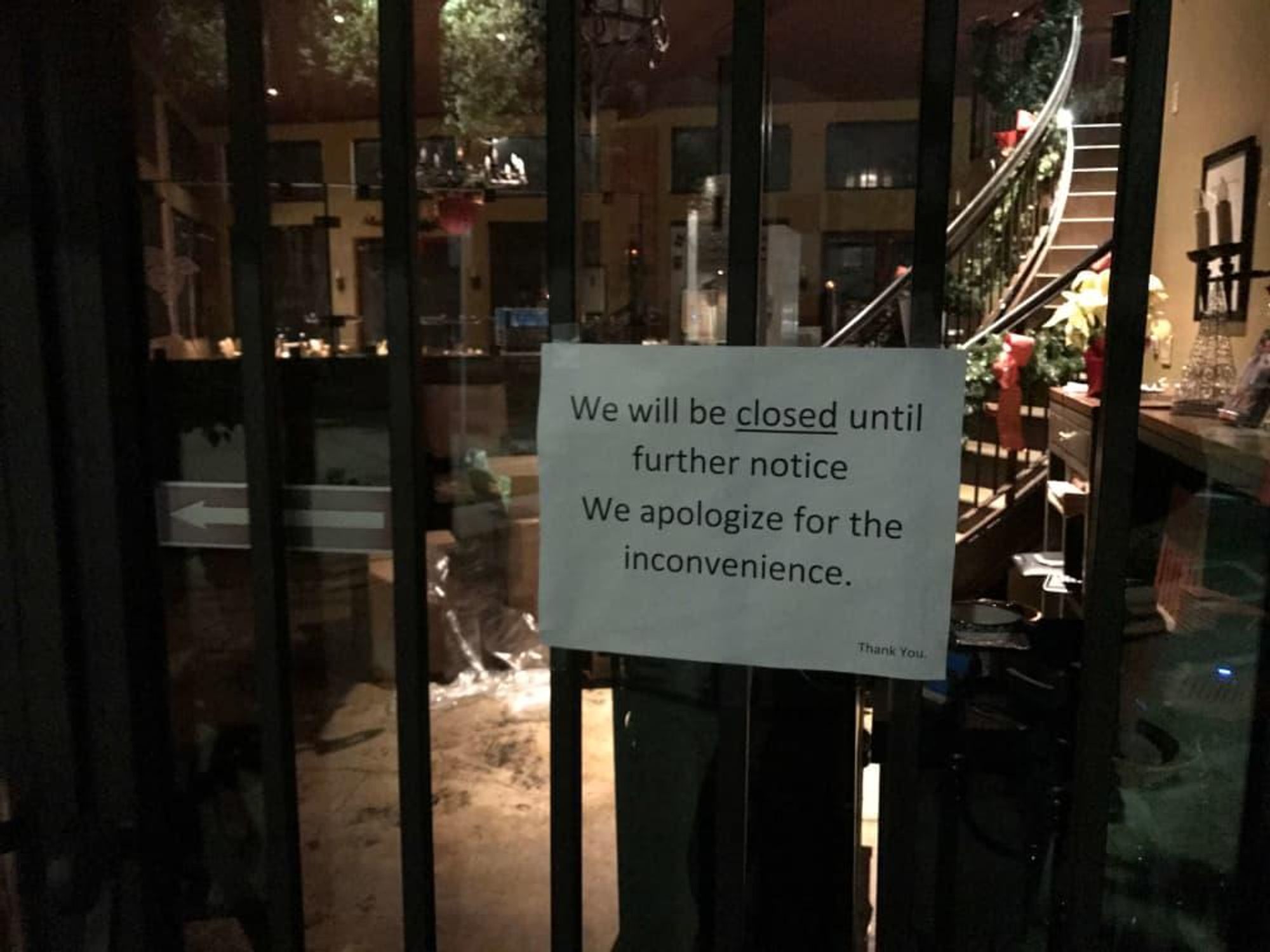 Hugo's closed sign January 2016