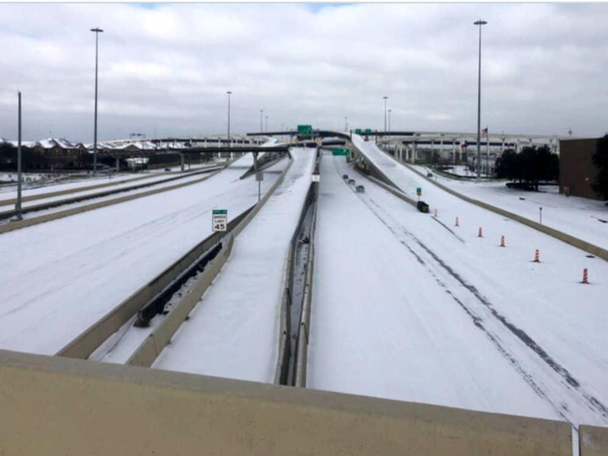 ice snow houston roads txdot freeway