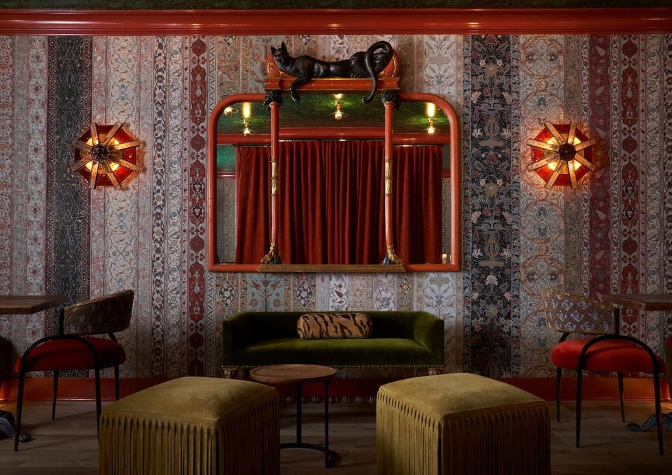 Il Cuco bar Round Top interior