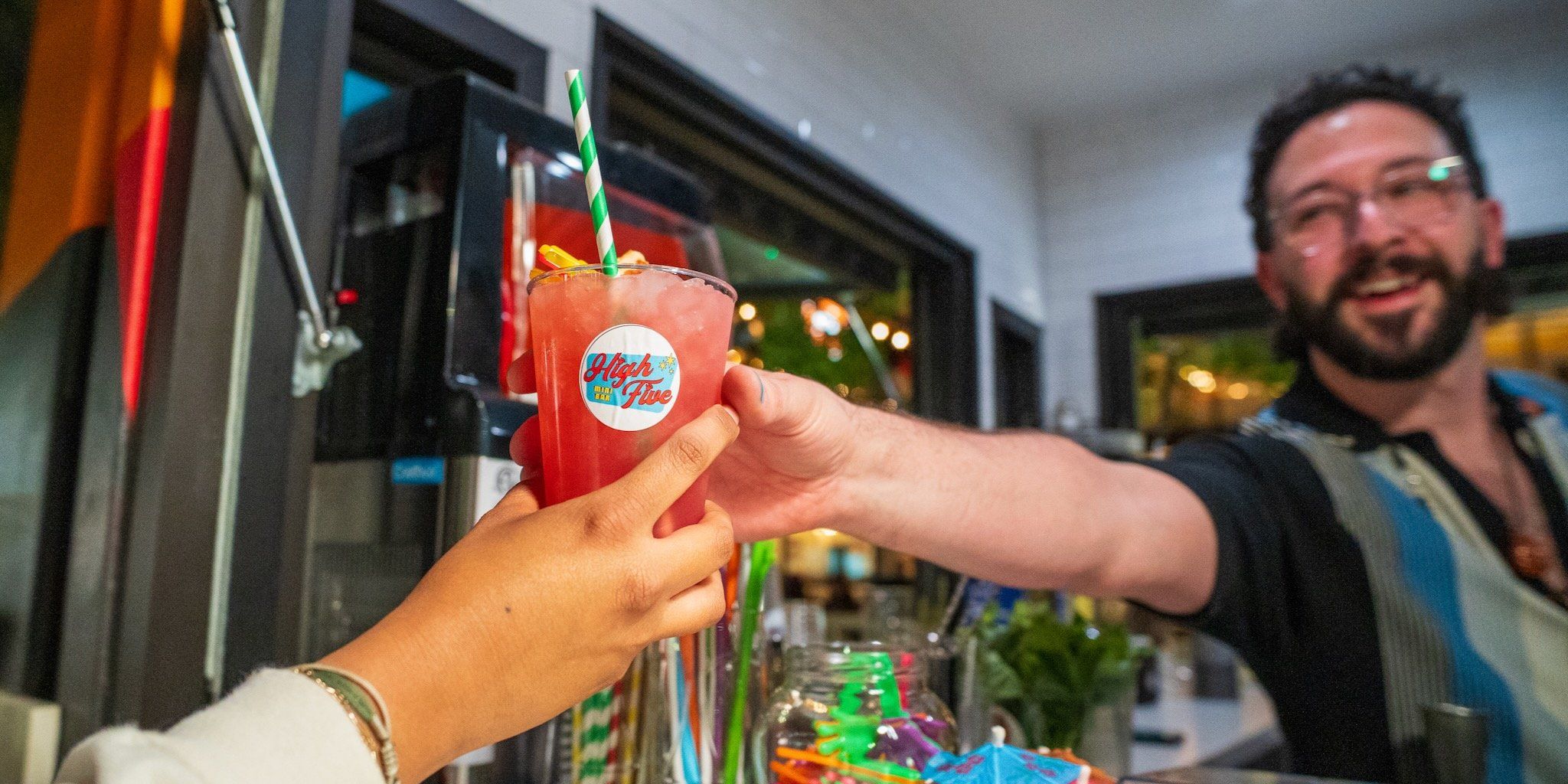 Mini cocktail bar with mid century vibes stomps into Garden Oaks - Vimarsana News
