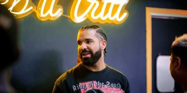 Global superstar Drake calls Trill Burgers "best" he's ever had after surprise visit - Vimarsana News