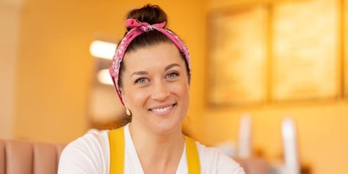 Heights Chicken Shack owner dishes out Mandy Moore-approved sandwiches and big national plans