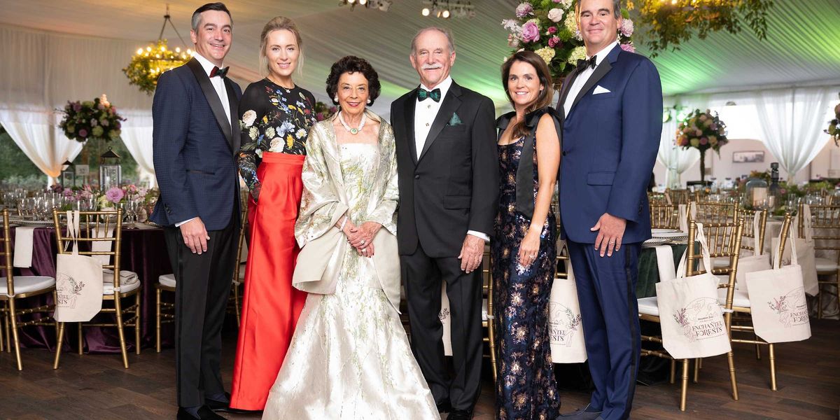 Rain or shine, Houston Zoo Ball raises $2.1M for a wilder future