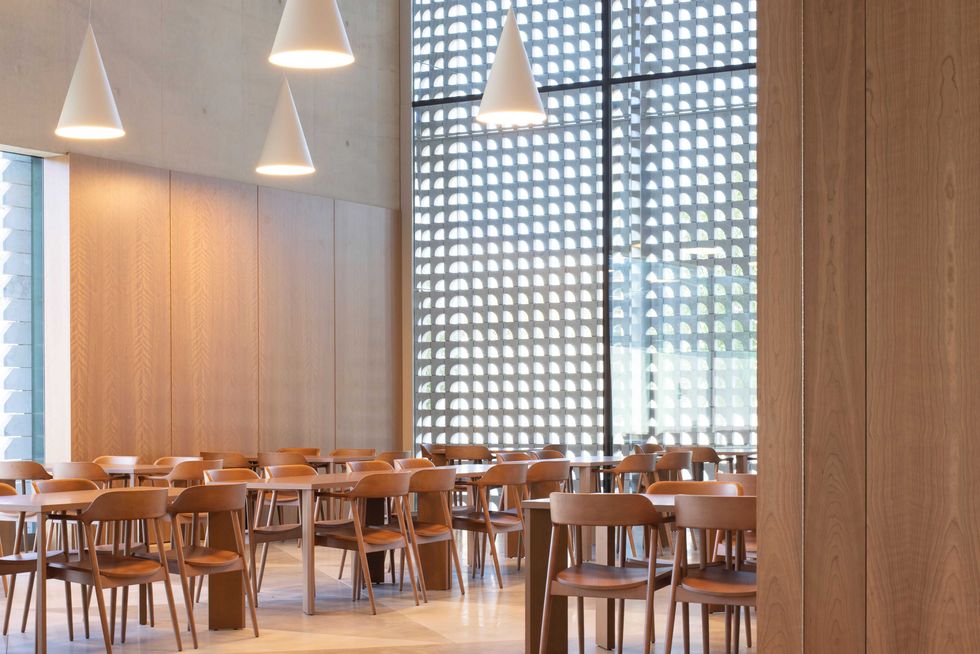 Ismali Center, Houston cafe