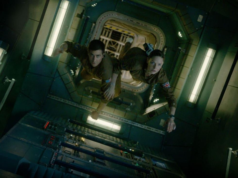 Jake Gyllenhaal and Rebecca Ferguson in Life