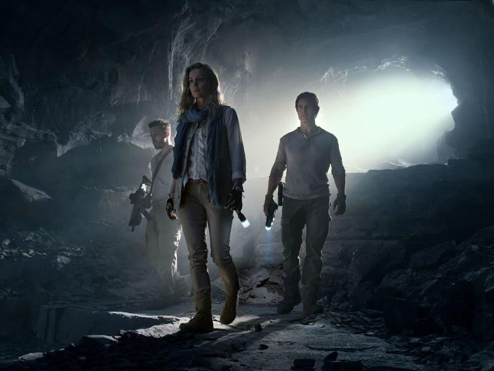 Jake Johnson, Annabelle Wallis, and Tom Cruise in The Mummy