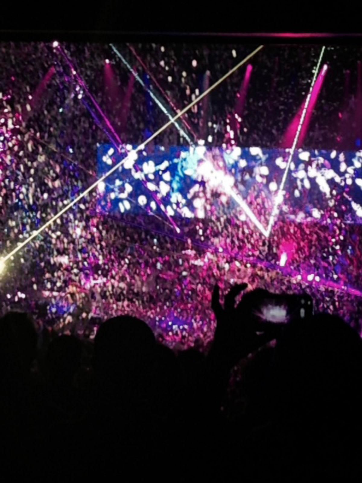 the-concert-included-a-fantastic-light-show-a-coldplay-hallmark