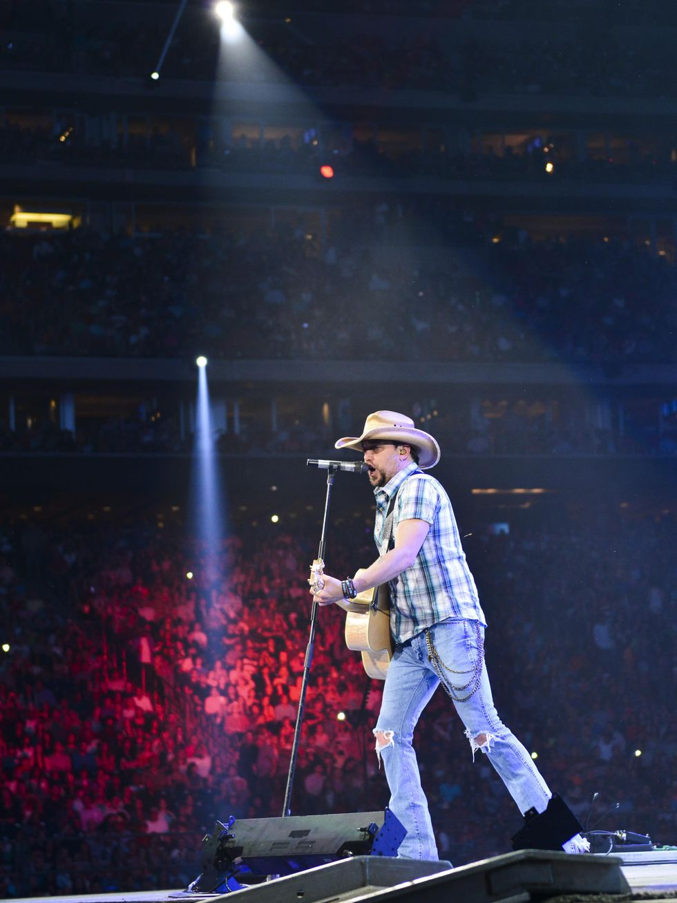 Jason Aldean celebrates redneck culture at rambunctious Rodeo concert