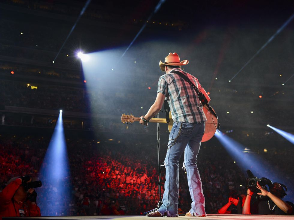 Jason Aldean celebrates redneck culture at rambunctious Rodeo concert