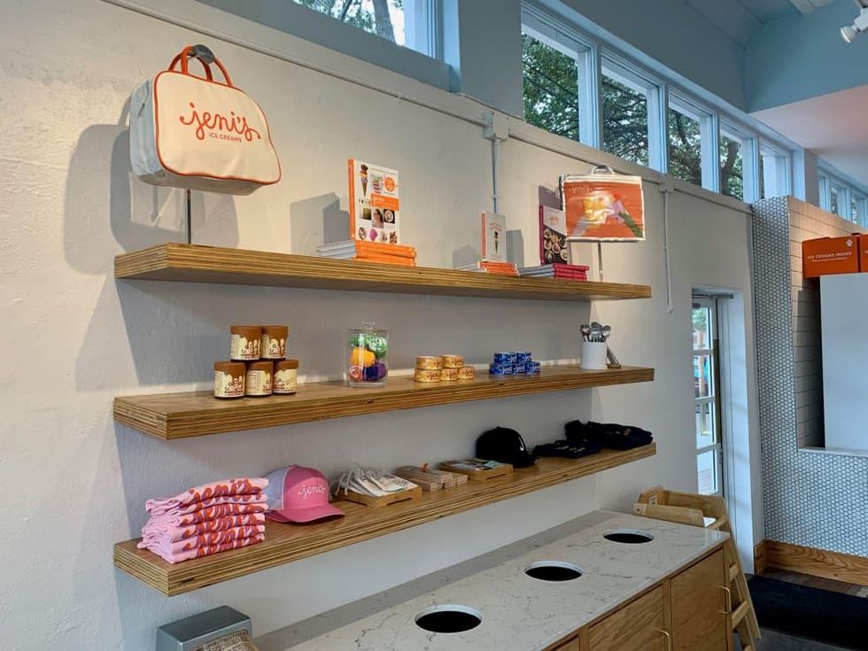 Jeni's Splendid Ice Creams Heights interior