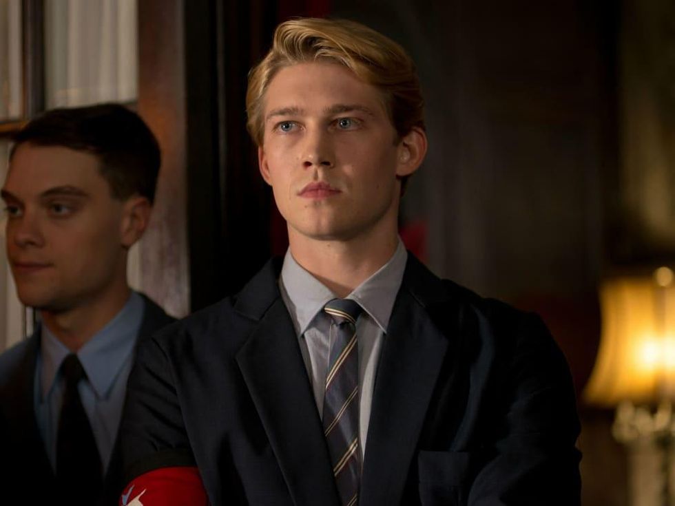 Joe Alwyn in Operation Finale