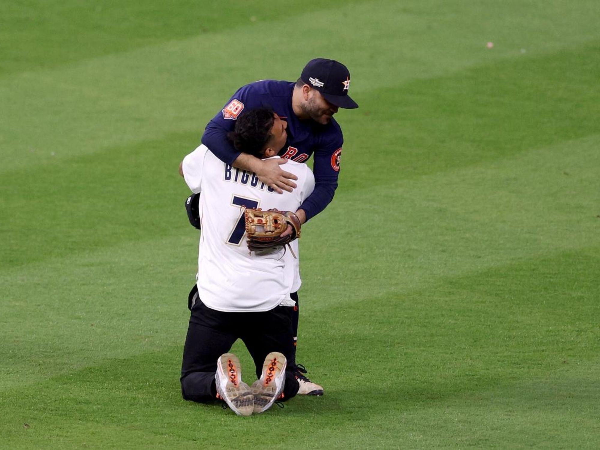 Houston Astros hero José Altuve hilariously hugs it out in viral fan moment  - CultureMap Houston