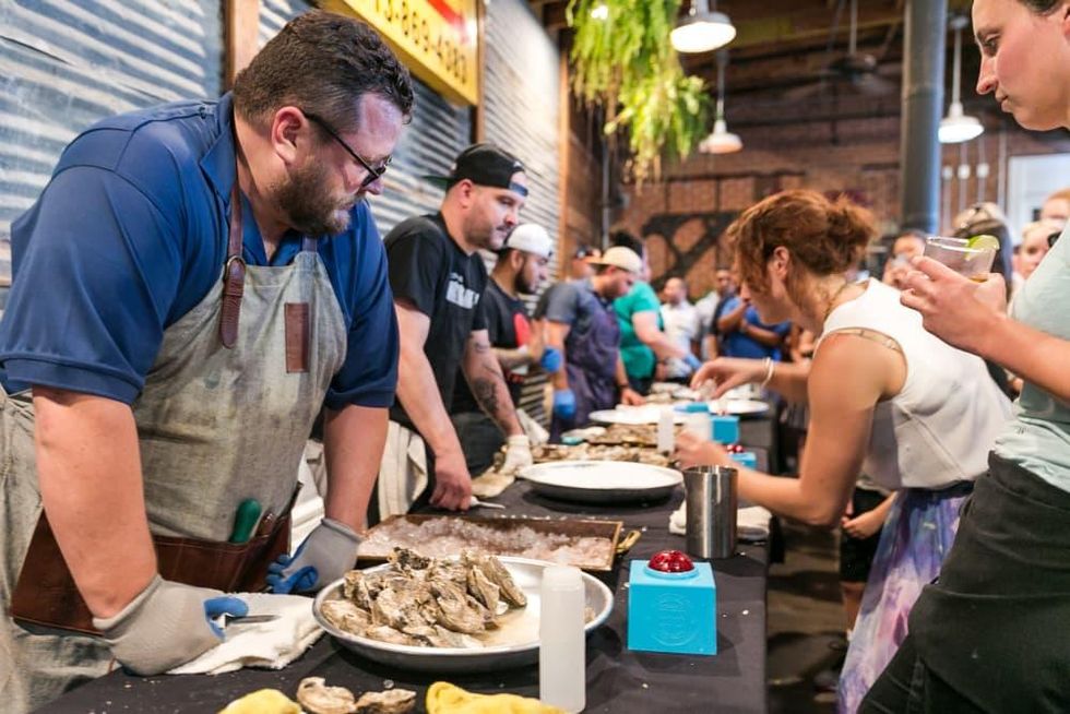 Julep oyster shucking contest