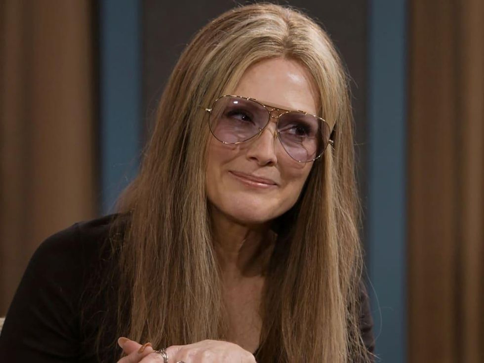 Julianne Moore in The Glorias