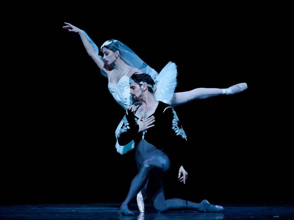Karina Gonzalez and Joseph Walsh in Houston Ballet's production of La Bayadere