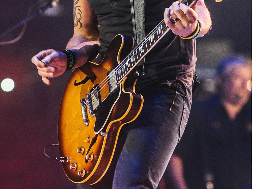 Keith Urban RodeoHouston rodeo concert guitar March 2014