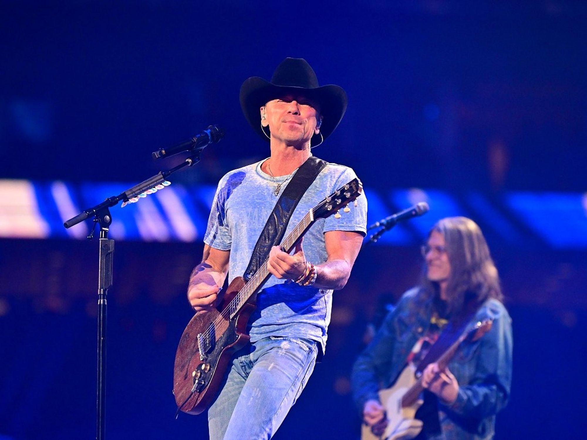 Kenny Chesney and No Shoes Nation chill out at RodeoHouston with a