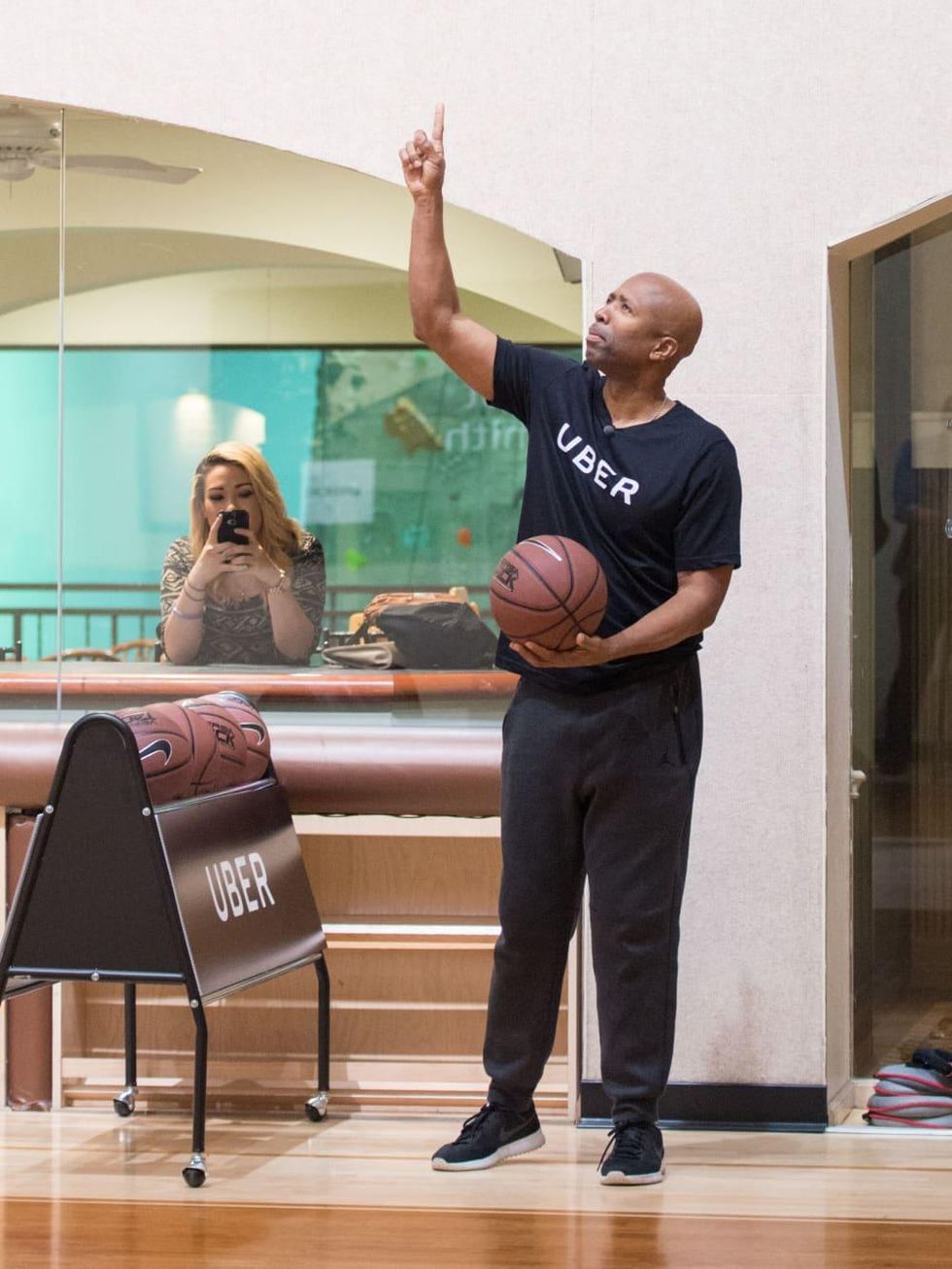 Kenny Smith at 3 point challenge at Houstonian