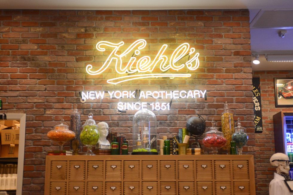 Kiehls Sign The Woodlands Mall