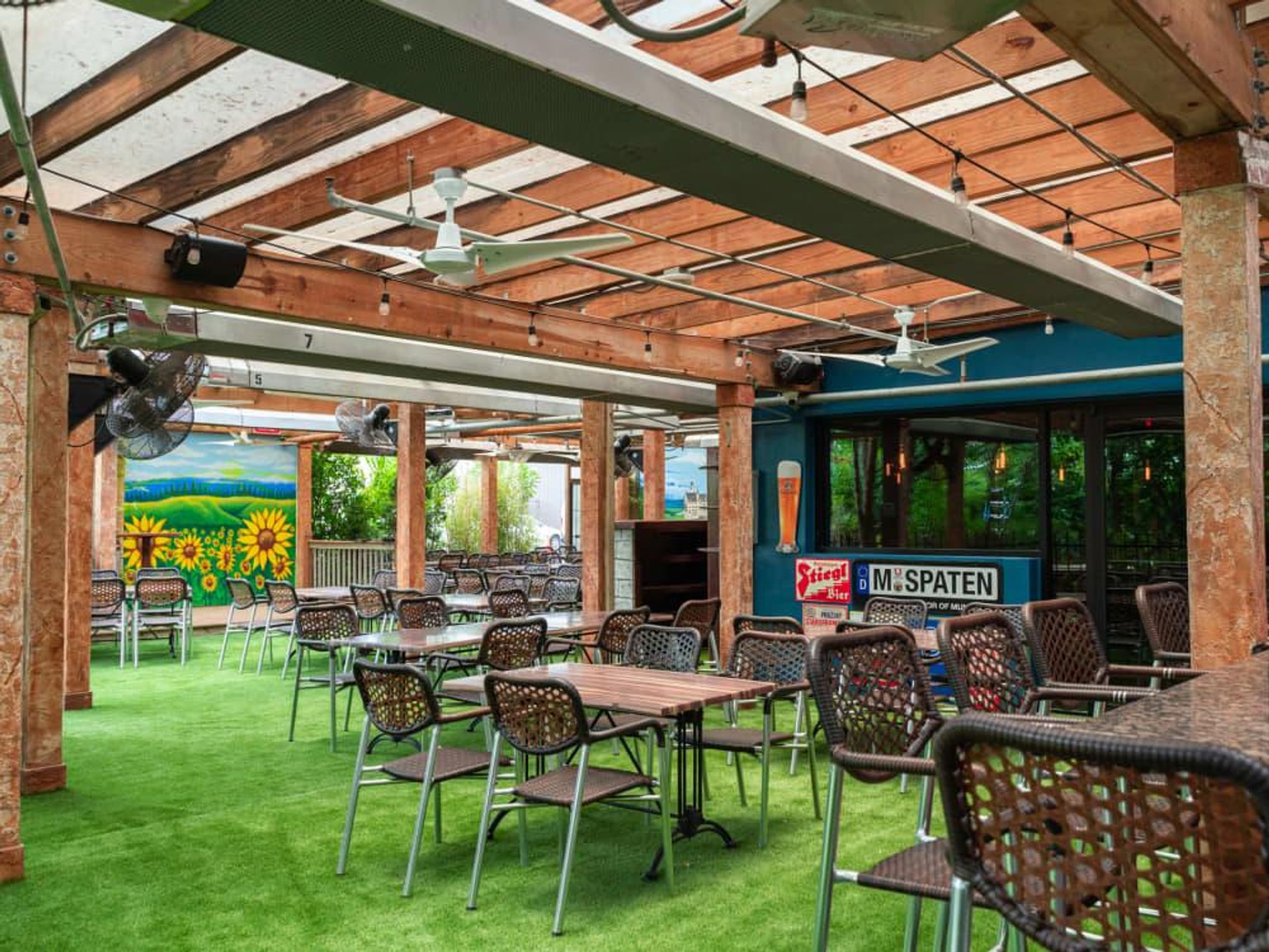 King's Biergarten Pearland patio