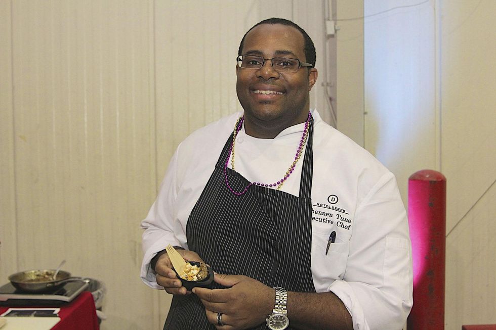 Kiss My Grits Hotel Derek Shannen Tune