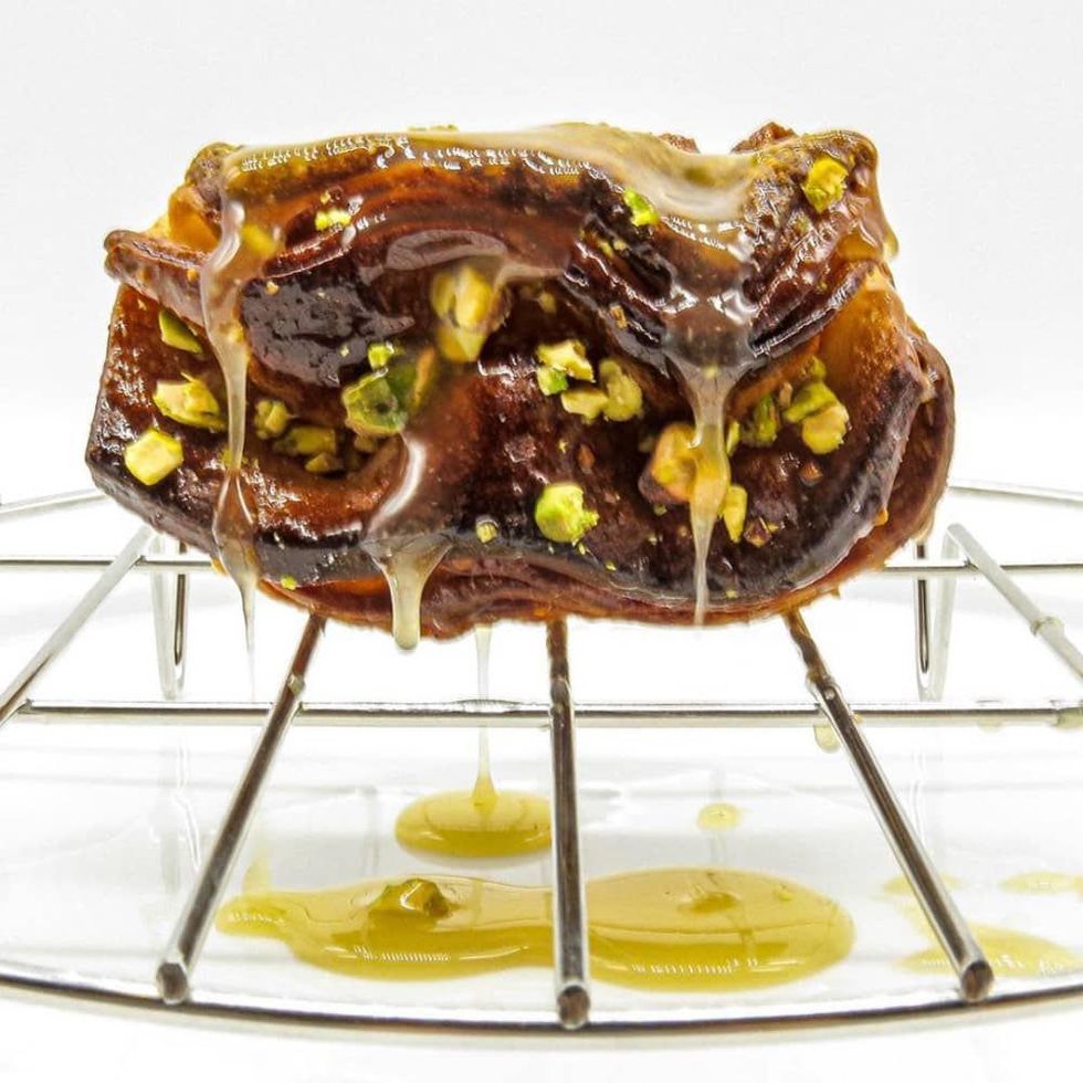 Koffeteria pistachio praline baklava croissant