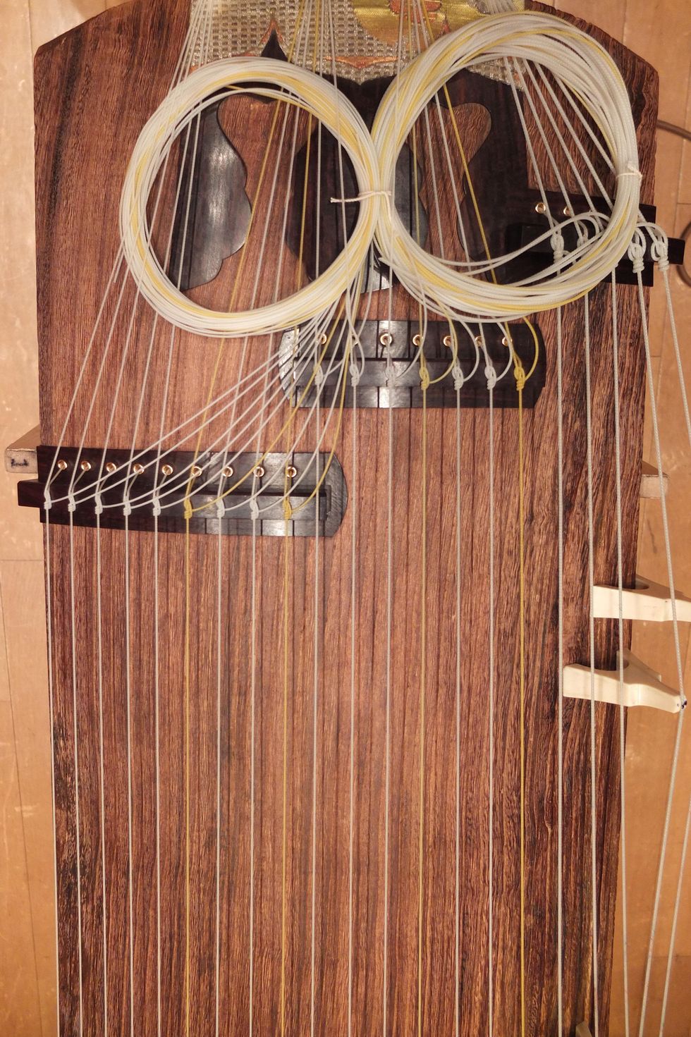 koto, Japanese instrument, string instrument
