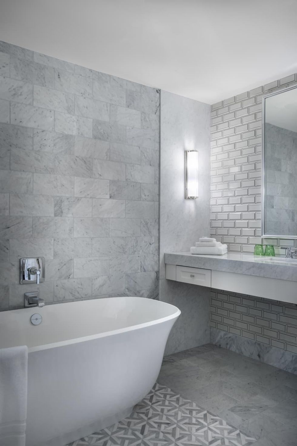 La Colombe d'Or 2021 mansion bathroom