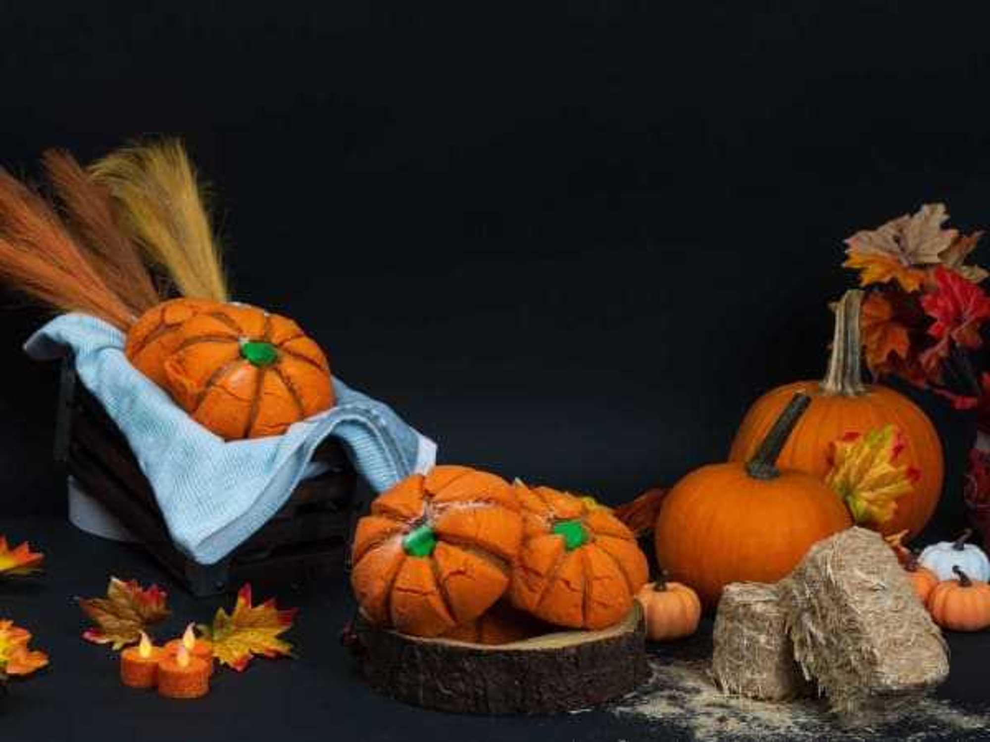 La Hacienda Bakery pumpkin spice conchas