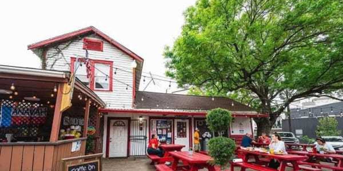 Historic Houston burger joint adds new location and more top stories