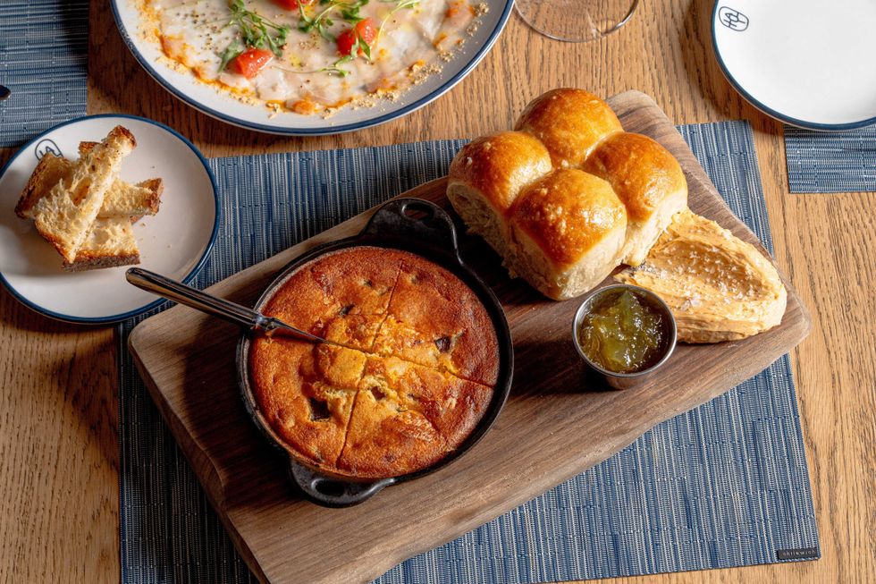 Latuli bread service