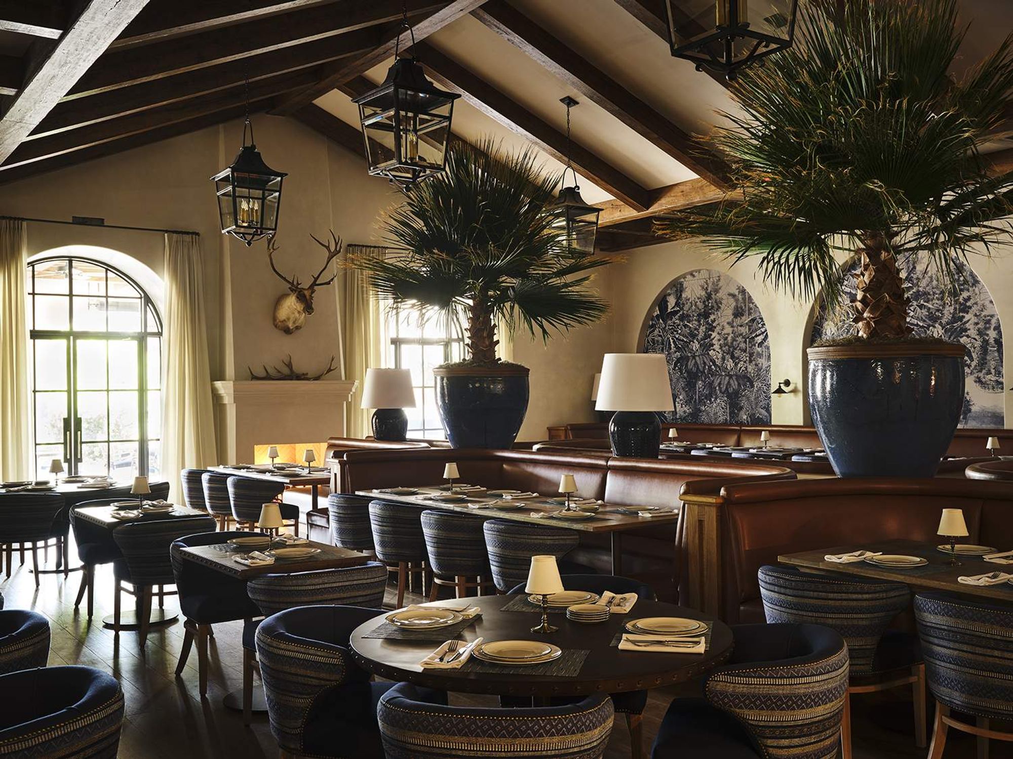 Latuli restaurant interior