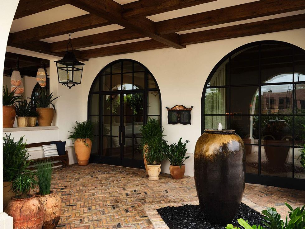 Latuli restaurant patio