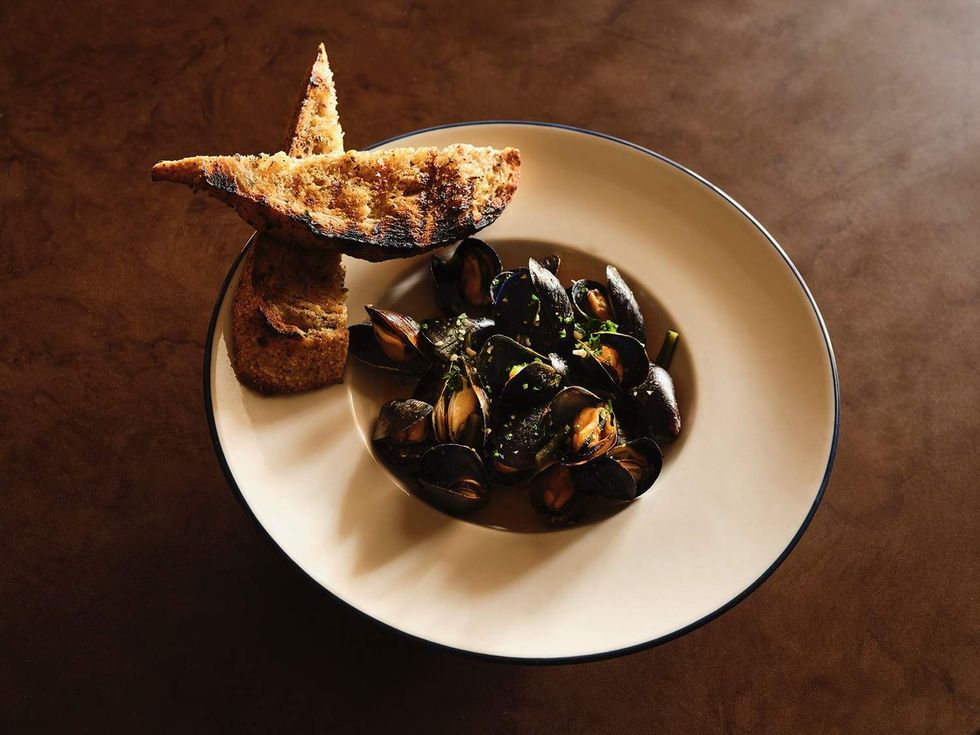 Latuli Shiner Bock mussels